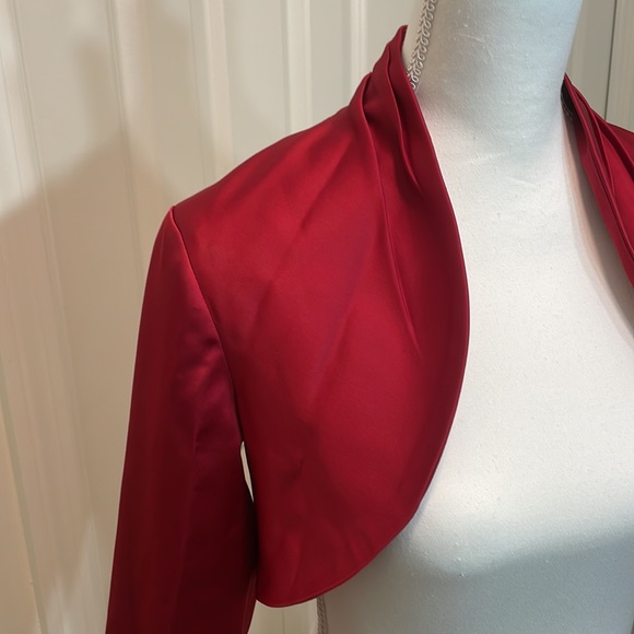 Only Worn Once - 3 quarter length sleeves, cropped, light weight, red jacket - Picture 2 of 4